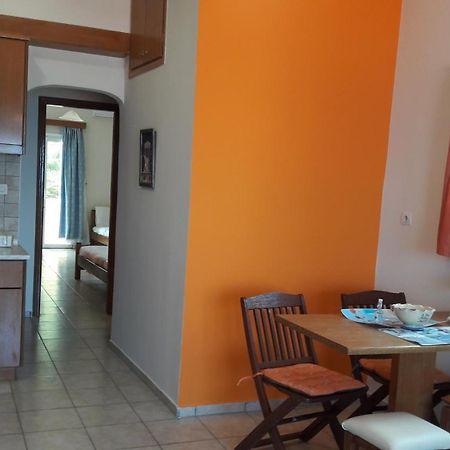 Orange Fodele Apartment Room photo